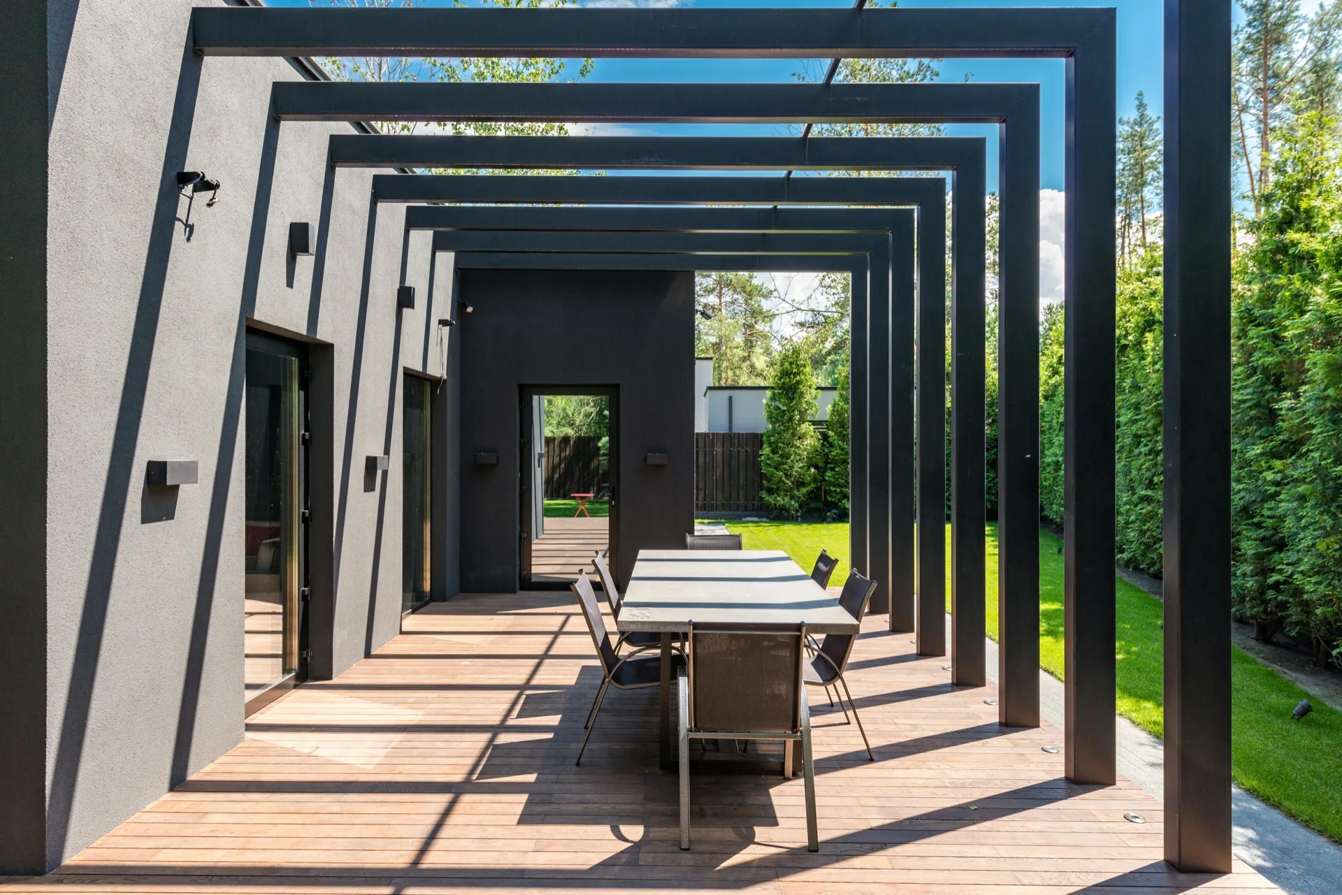 Auvent en acier et verre pour entrée d'immeuble