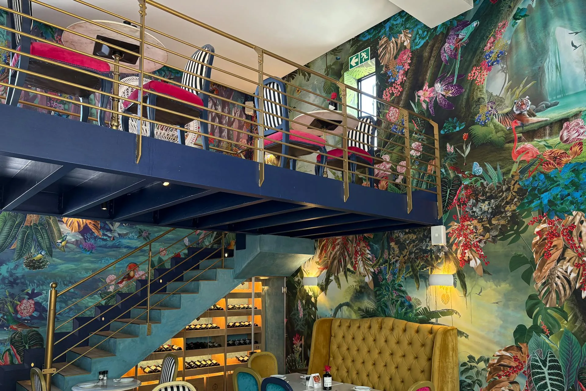 Mezzanine bureaux plancher collaborant showroom