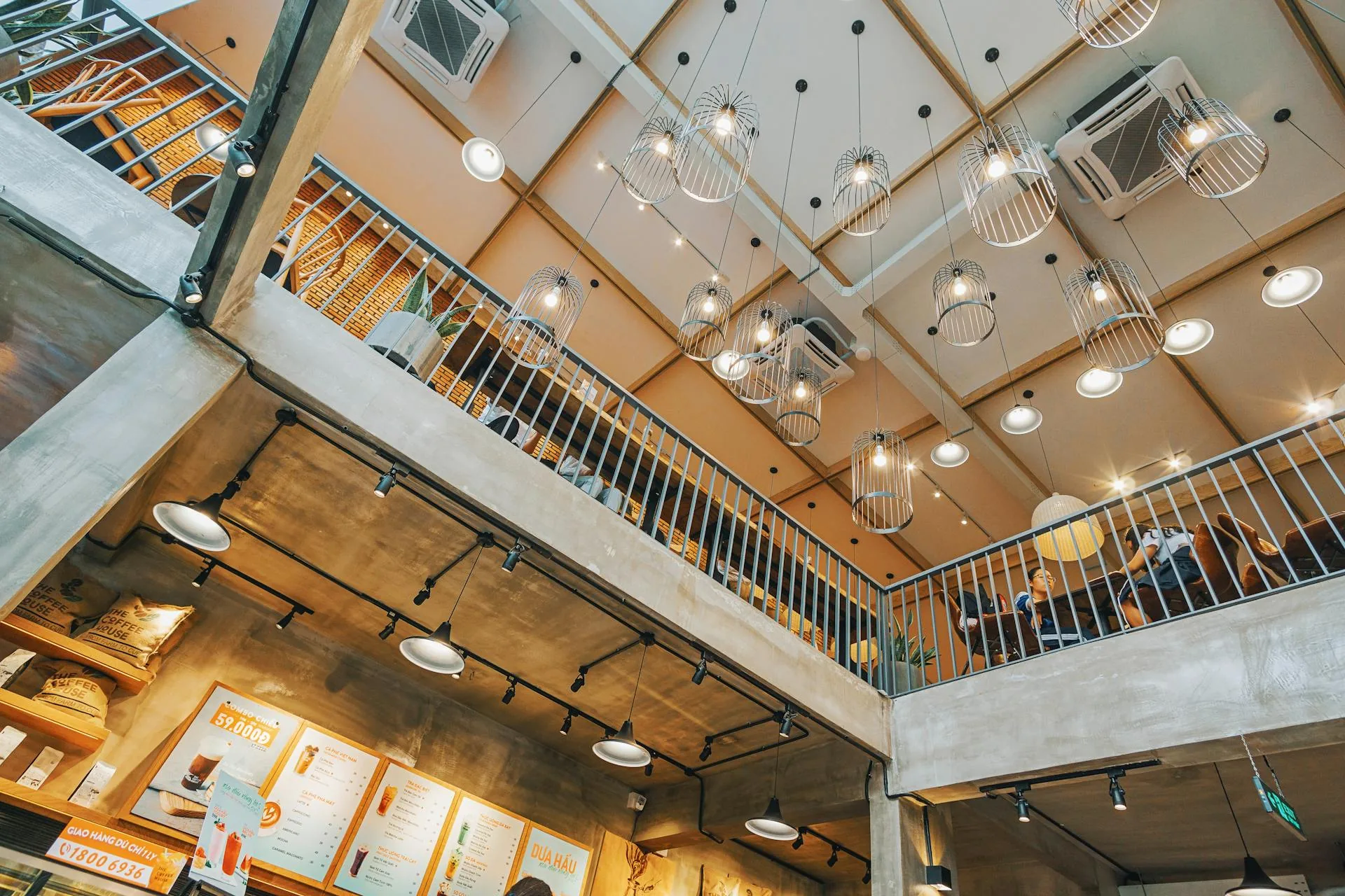 Mezzanine loft résidentielle tube rond bois massif