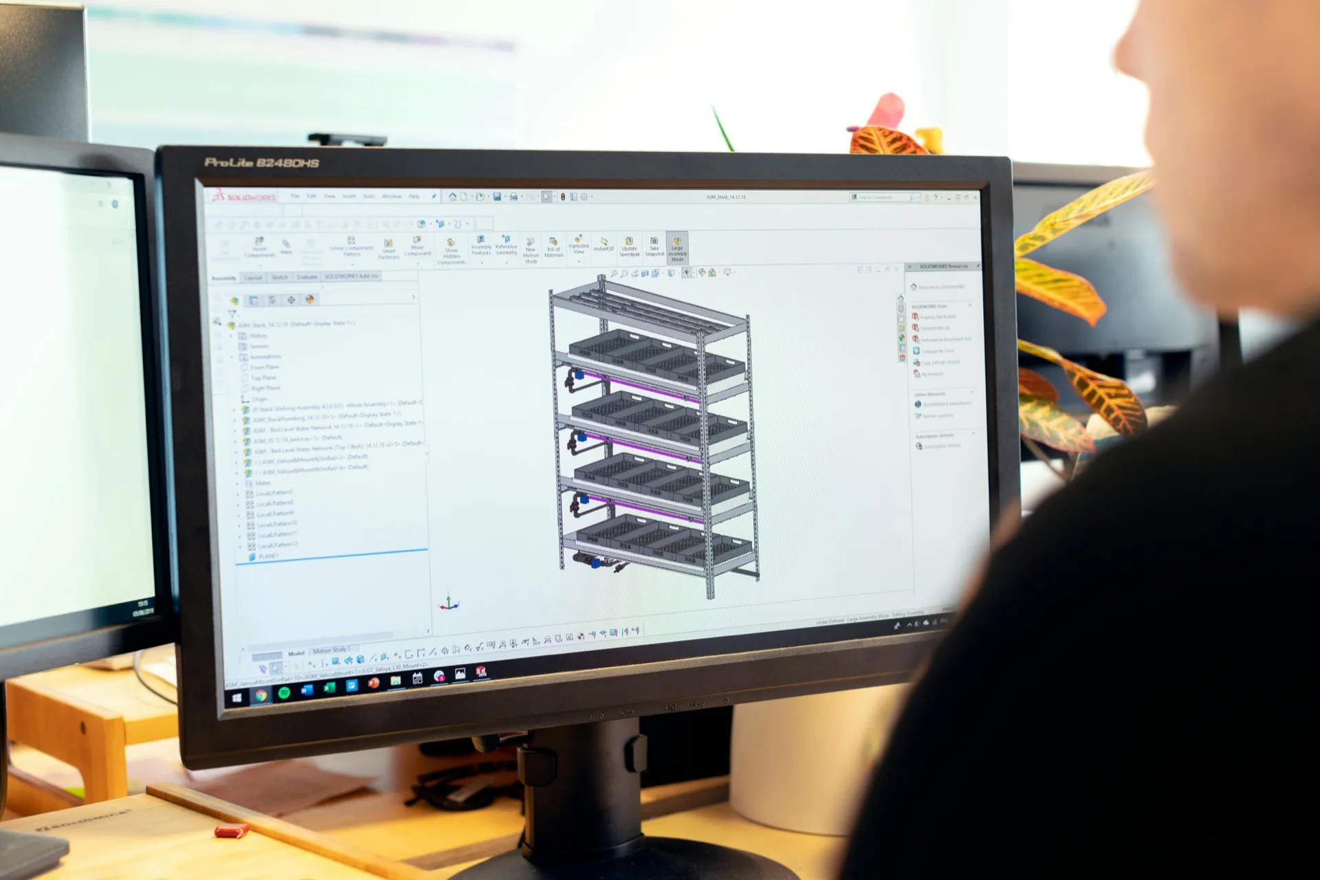 Modélisation 3D SolidWorks d'une structure métallique sur écran